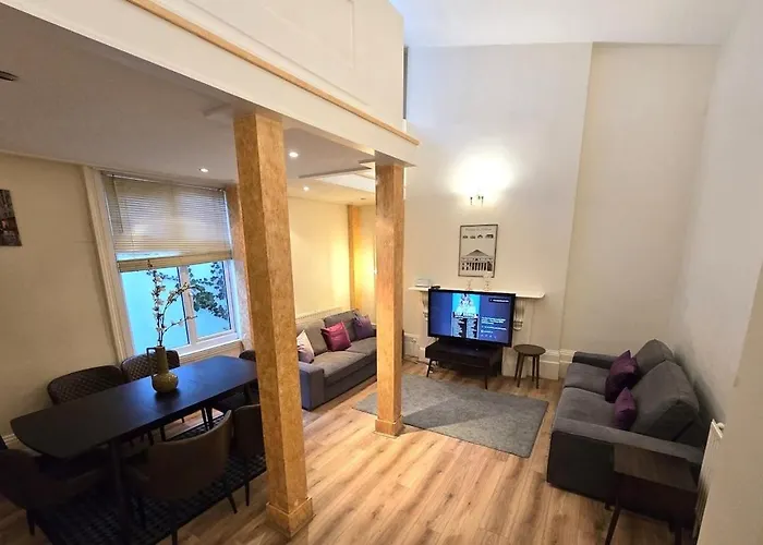 Timeless Hyde Park Maisonette, 3Br, 2Ba And Lounge