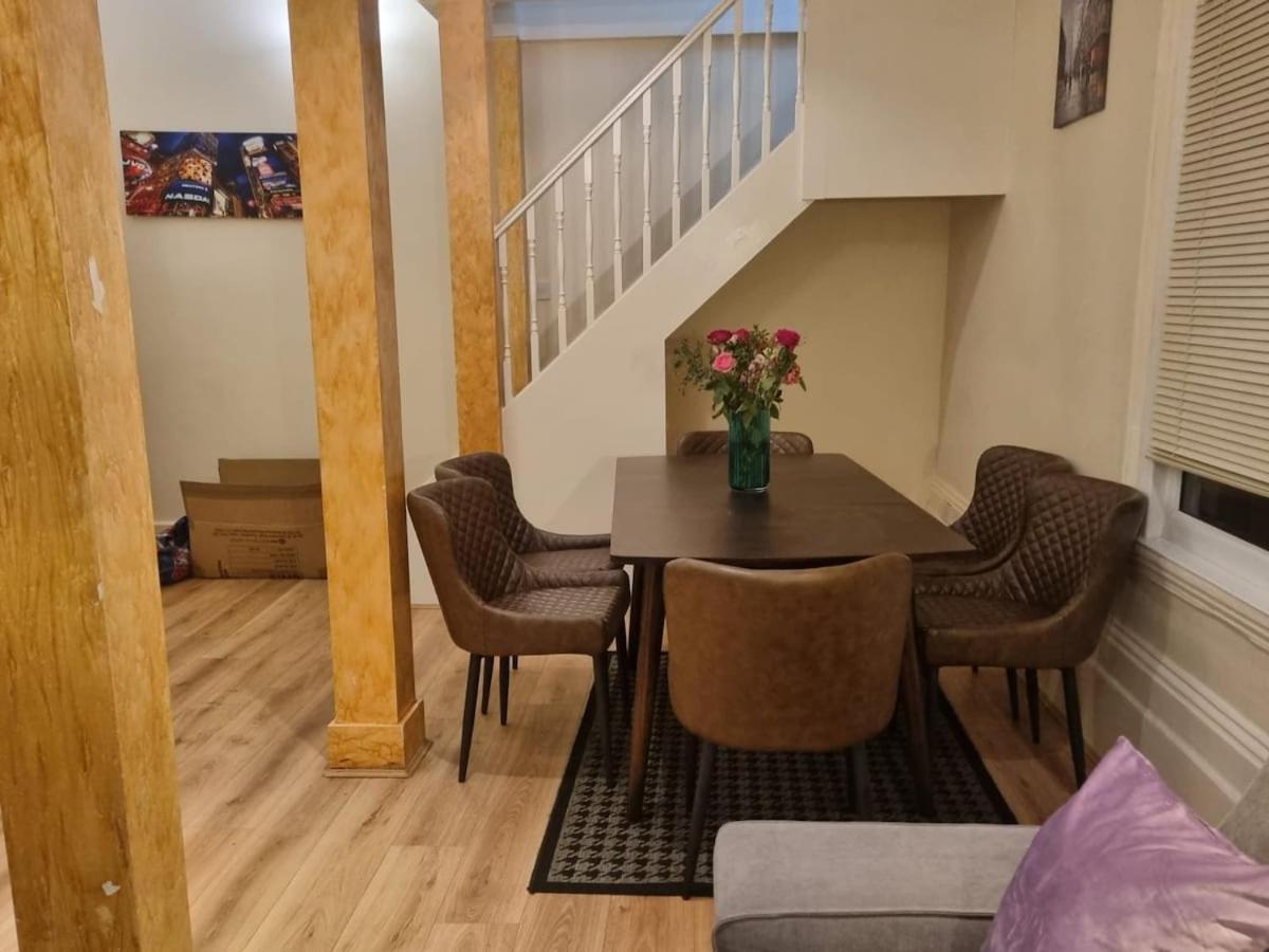 Timeless Hyde Park Maisonette, 3br, 2ba And Lounge